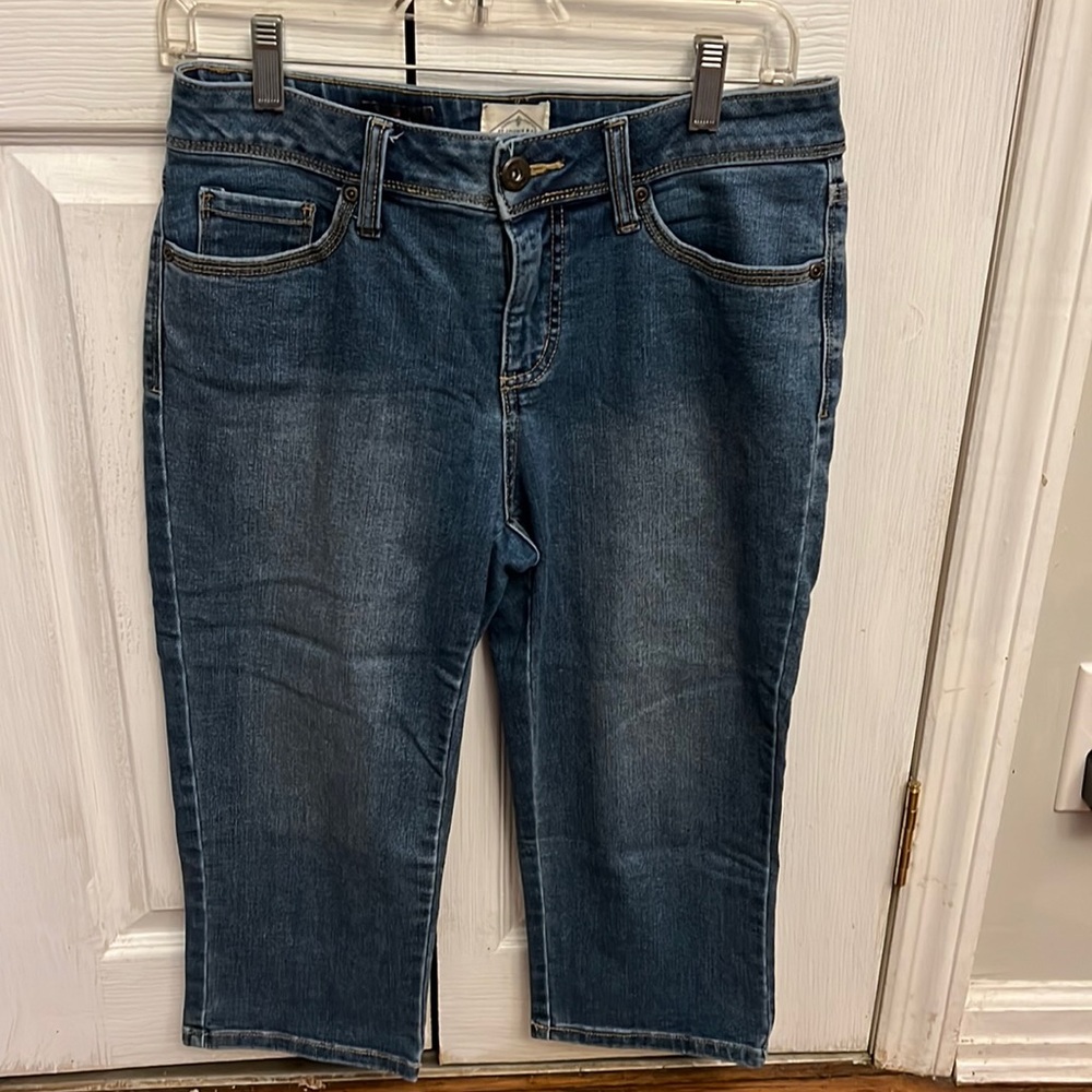 St. John’s Bay Light Wash Denim Capris Size 4P